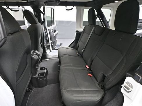 Used 2019 Jeep Wrangler Unlimited Sahara AWD/4WD image 38