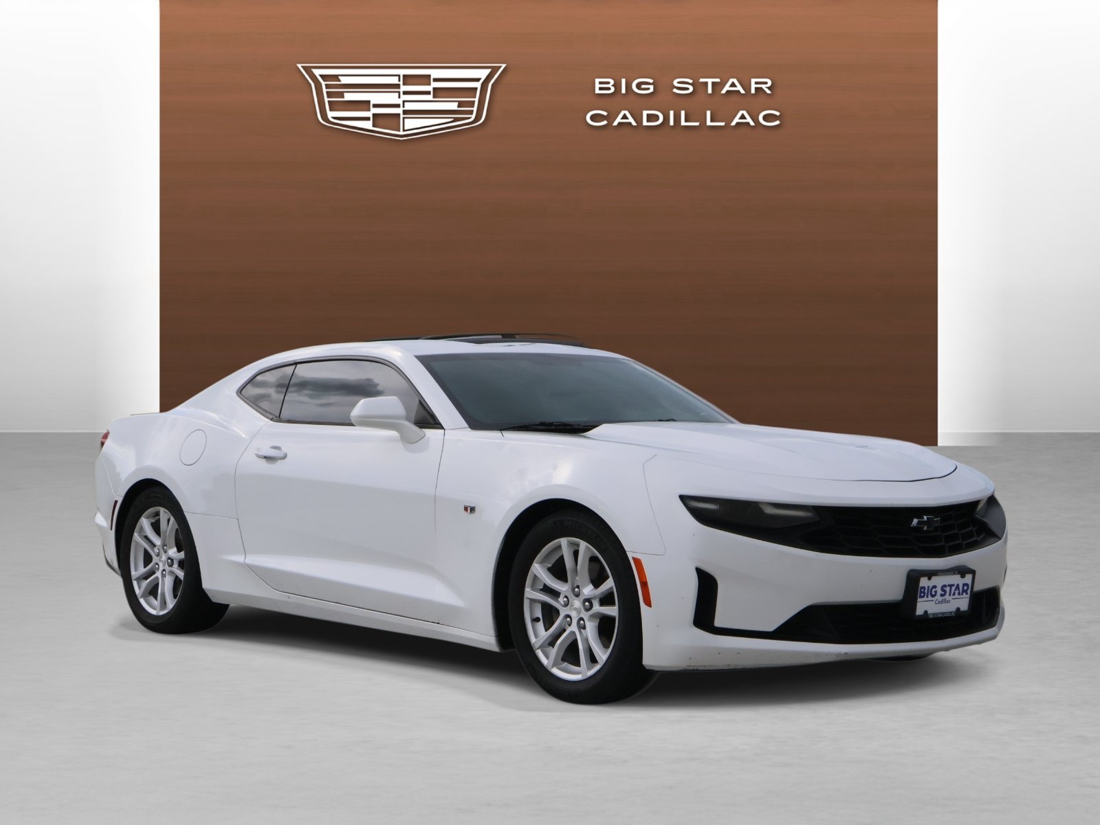 Used 2020 Chevrolet Camaro LT w/ Technology Package RWD image 7