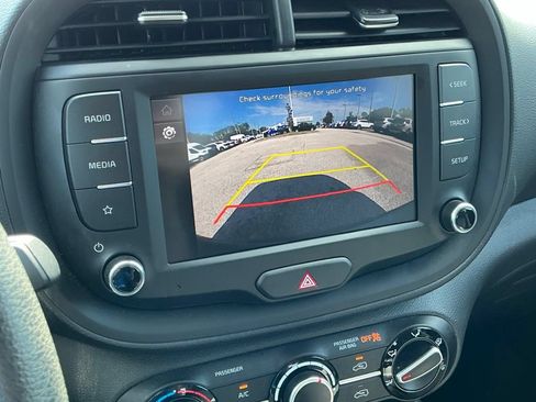 Used 2025 Kia Soul LX w/ LX Technology Package FWD image 39