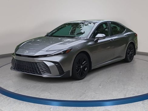 Used 2026 Toyota Camry SE FWD image 1