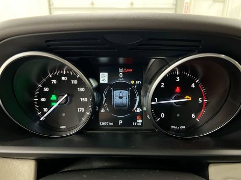 Used 2017 Land Rover Range Rover Sport HSE image 12