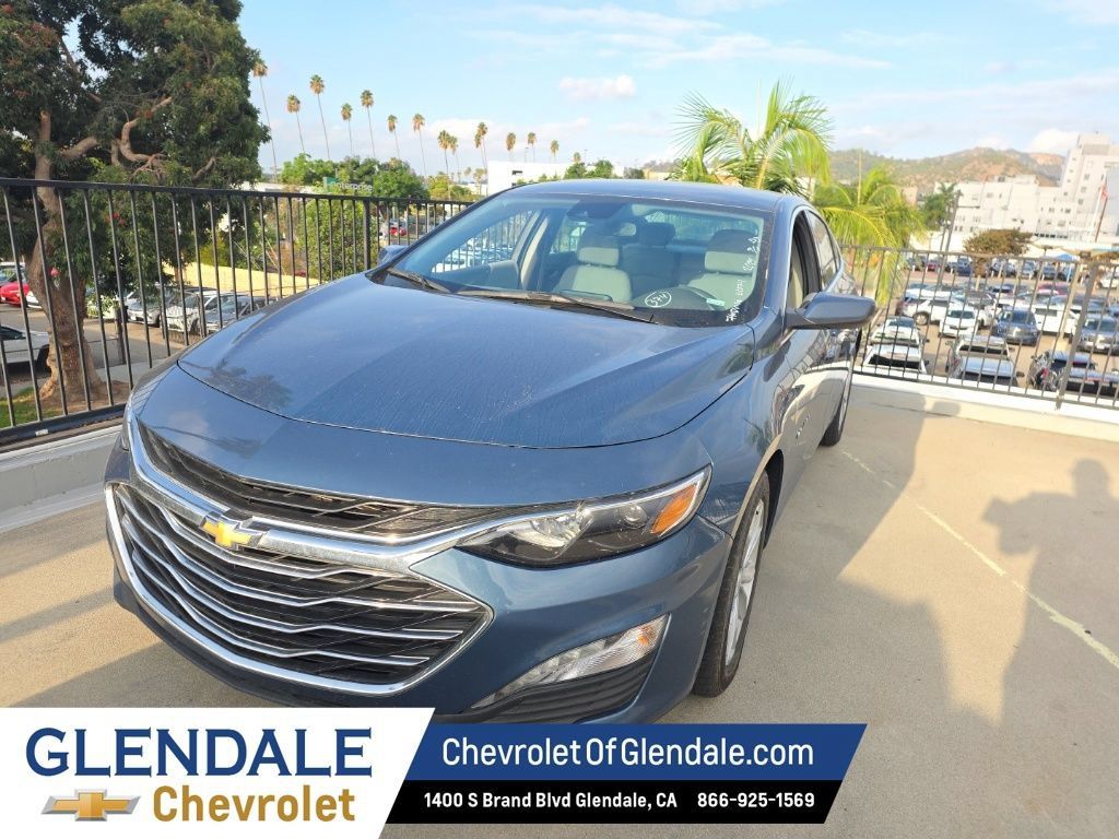 Used 2025 Chevrolet Malibu LT FWD image 1