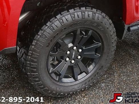 Used 2022 GMC Canyon AT4 AWD/4WD image 9