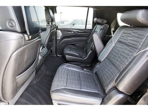 Certified 2023 Cadillac Escalade ESV V image 7