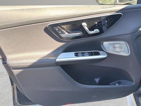 Used 2024 Mercedes-Benz GLC 300 4MATIC image 10