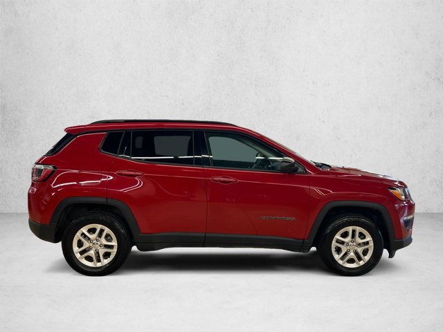 Used 2018 Jeep Compass Sport w/ Tech Group FWD image 4