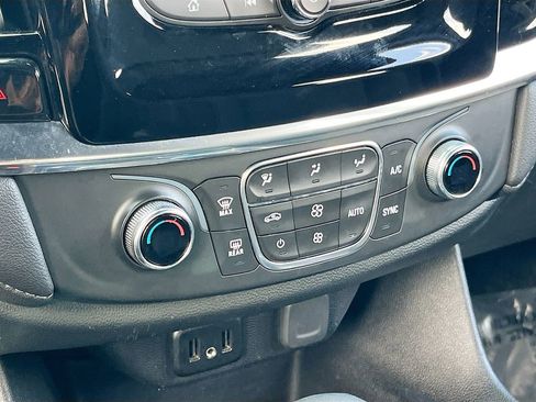 Used 2023 Chevrolet Traverse LT image 15