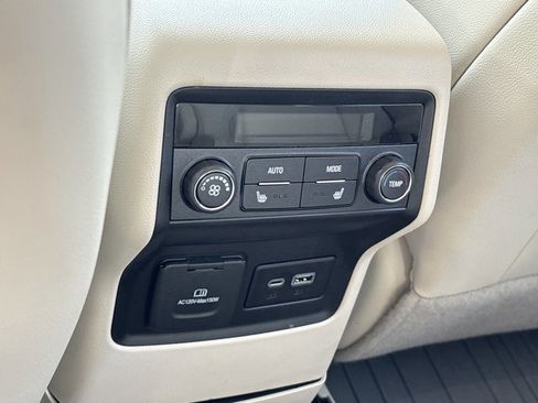 Used 2021 GMC Acadia Denali w/ Denali Technology Package image 18