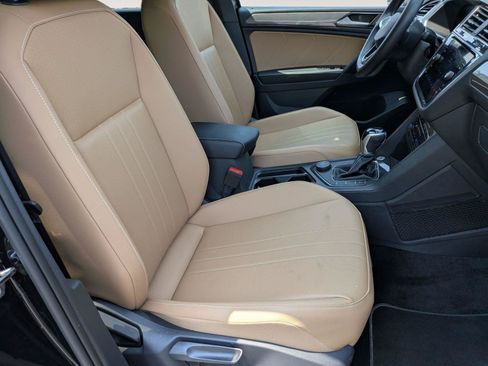 Used 2023 Volkswagen Tiguan SE w/ Panoramic Sunroof Package AWD/4WD image 38