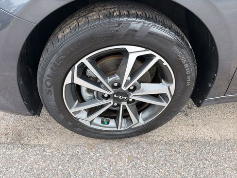 Used 2023 Kia Forte LXS w/ LXS Technology Package image 10