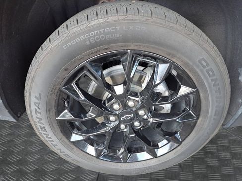 Used 2025 Chevrolet Traverse LT w/ Midnight/Sport Edition FWD image 17