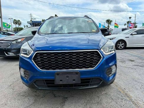Used 2017 Ford Escape SE w/ SE Sport Appearance Package FWD image 1