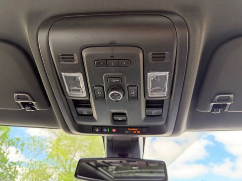 Used 2022 Chevrolet Tahoe LT w/ LT Signature Plus Package AWD/4WD image 28