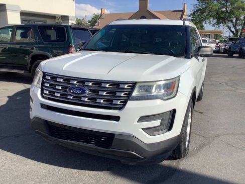 Used 2017 Ford Explorer 4WD image 3