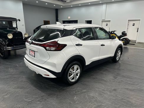 Used 2022 Nissan Kicks S image 5