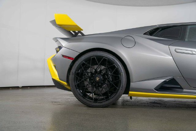 Used 2022 Lamborghini Huracan STO RWD image 10