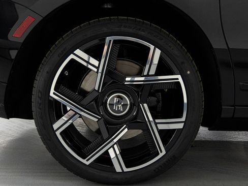 New 2026 Rolls-Royce Cullinan Black Badge image 24