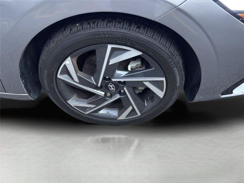 Used 2024 Hyundai Elantra Limited FWD image 29