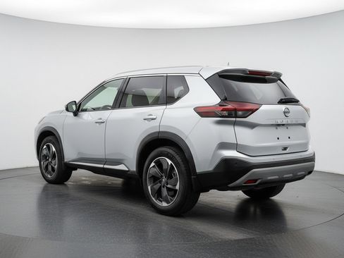 Used 2025 Nissan Rogue SV image 6