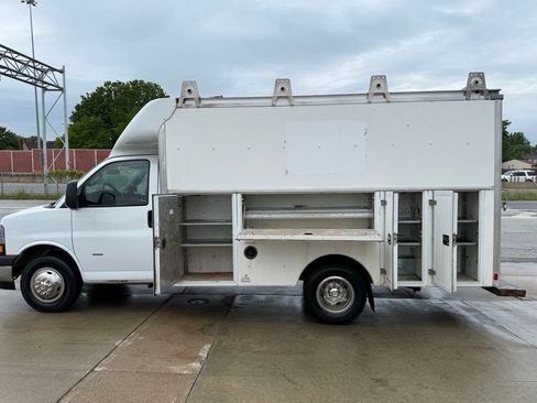 Used 2019 Chevrolet Express 3500 w/ Power Convenience Package RWD image 16