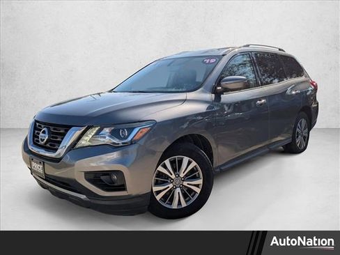 Used 2019 Nissan Pathfinder SL image 1