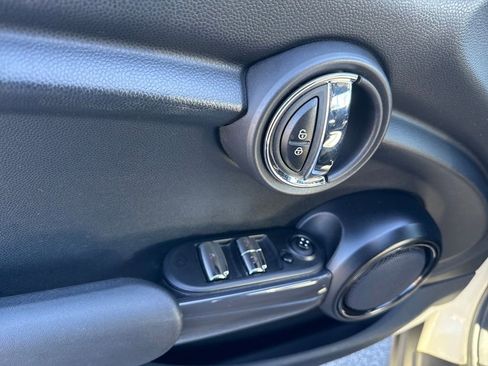 Used 2020 MINI Cooper Convertible image 16