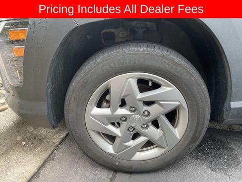 Used 2024 Hyundai Kona SE AWD/4WD image 2