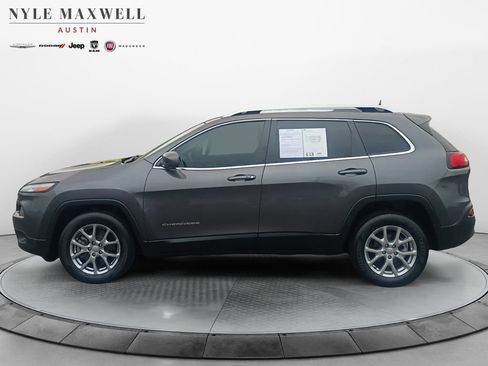 Used 2018 Jeep Cherokee Latitude Plus FWD image 13