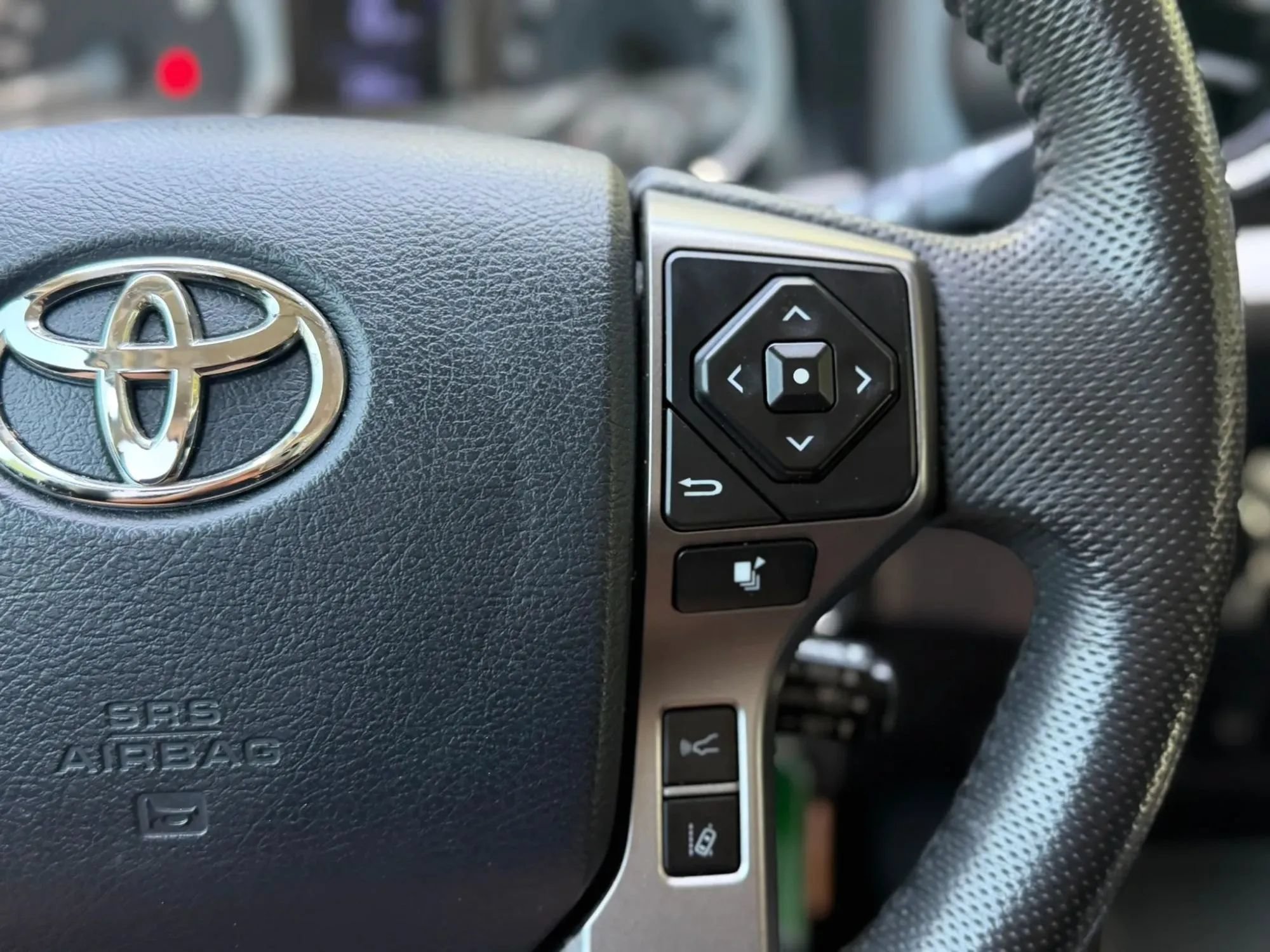 Used 2020 Toyota Tacoma SR5 AWD/4WD image 33