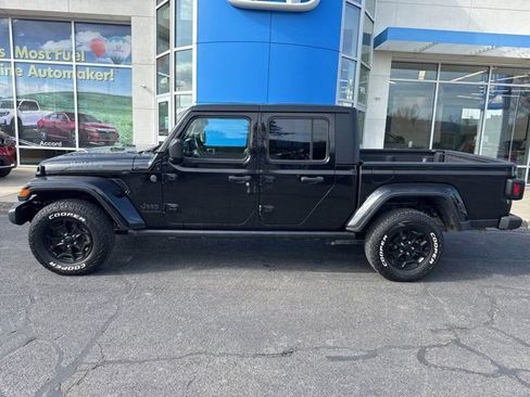 Used 2022 Jeep Gladiator Sport AWD/4WD image 2