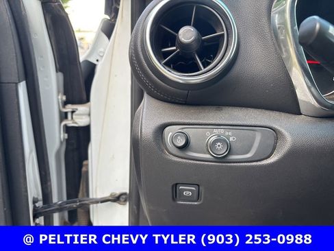 Used 2020 Chevrolet Blazer LT FWD image 11