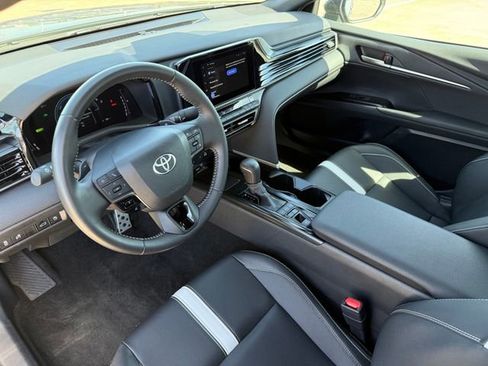 Used 2025 Toyota Camry SE image 11