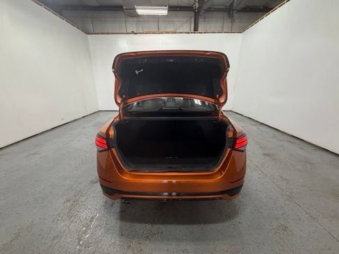 Used 2025 Nissan Sentra SR w/ SR Premium Package FWD image 9