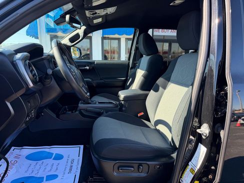 Used 2020 Toyota Tacoma TRD Off-Road w/ Technology Package image 11