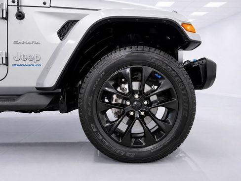 Used 2023 Jeep Wrangler Unlimited Sahara AWD/4WD image 10