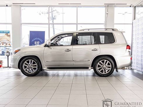 Used 2015 Lexus LX 570 4WD w/ Luxury Package image 6