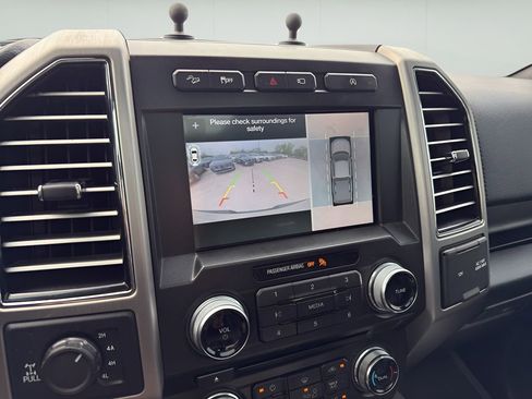 Used 2018 Ford F150 Platinum w/ Equipment Group 701A Luxury image 17