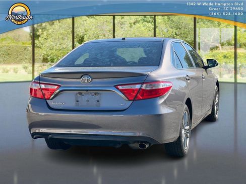 Used 2017 Toyota Camry SE w/ Moonroof Package image 3