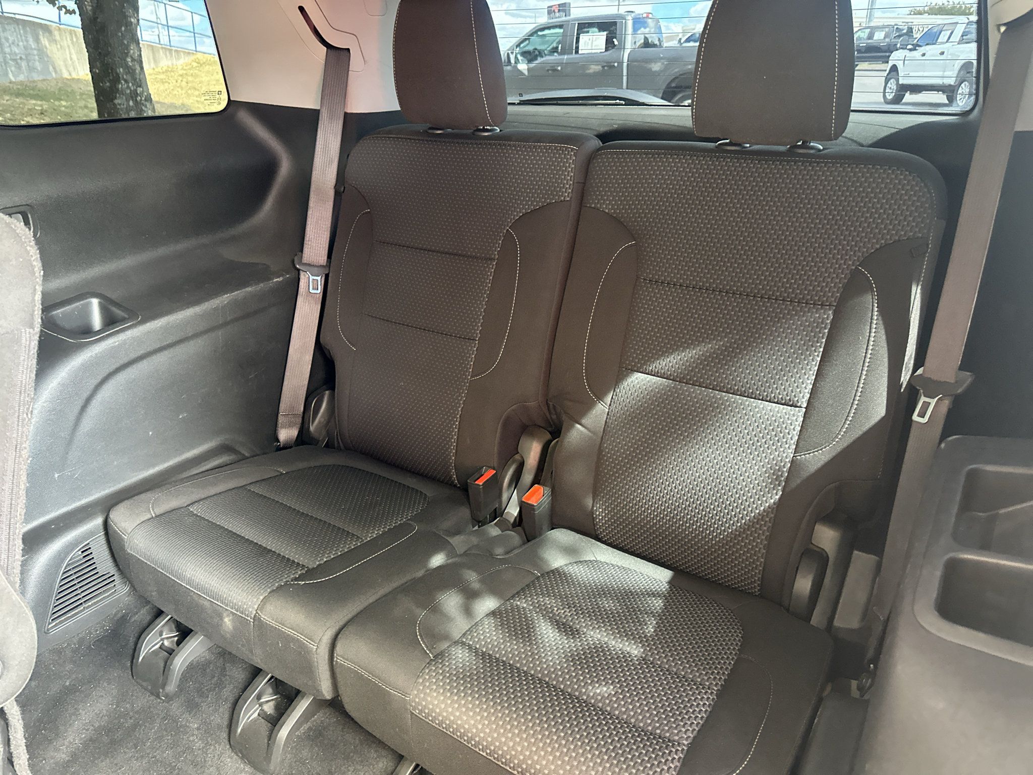 Used 2021 GMC Acadia SLE FWD image 24