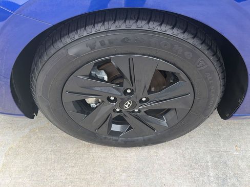 Used 2022 Hyundai Elantra SEL w/ Cargo Package FWD image 9