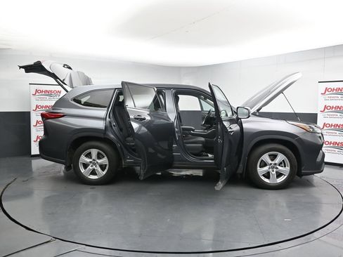 Used 2020 Toyota Highlander LE AWD/4WD image 44