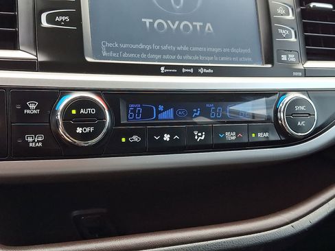 Used 2016 Toyota Highlander XLE AWD/4WD image 19