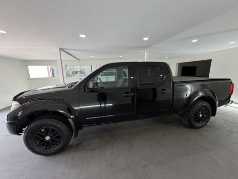 Used 2014 Nissan Frontier SV w/ SV Value Truck Package AWD/4WD image 4