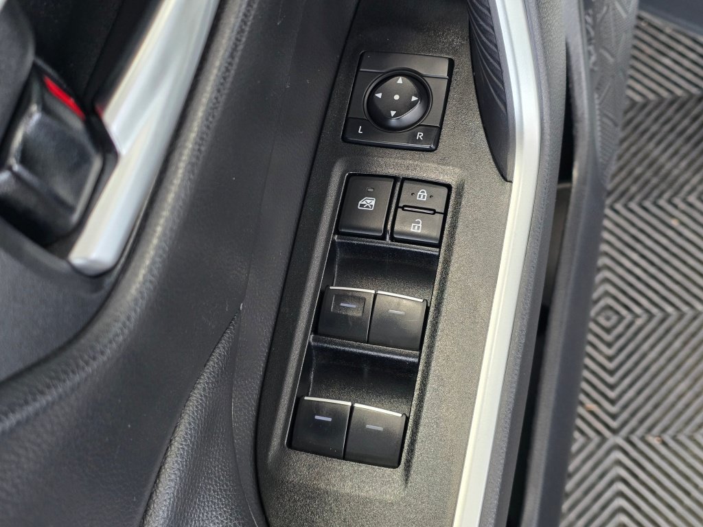 Used 2025 Toyota RAV4 XLE AWD/4WD image 21