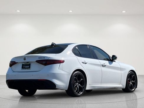 Used 2019 Alfa Romeo Giulia RWD image 5