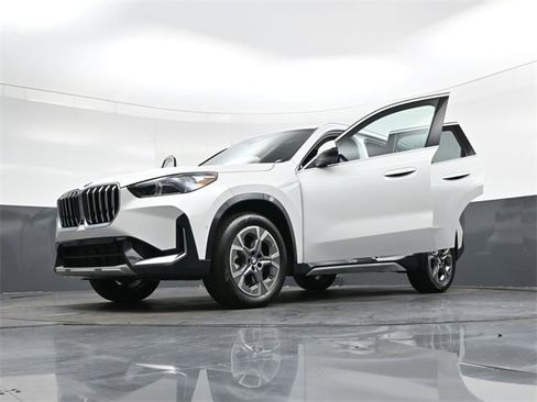Used 2025 BMW X1 xDrive28i w/ Technology Package image 38