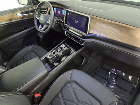 Used 2025 Volkswagen Atlas SE image 31