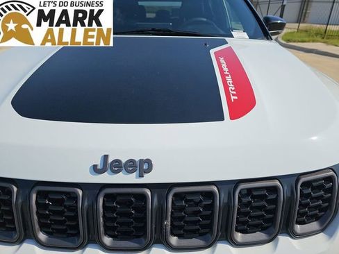 Used 2025 Jeep Compass Trailhawk AWD/4WD image 30