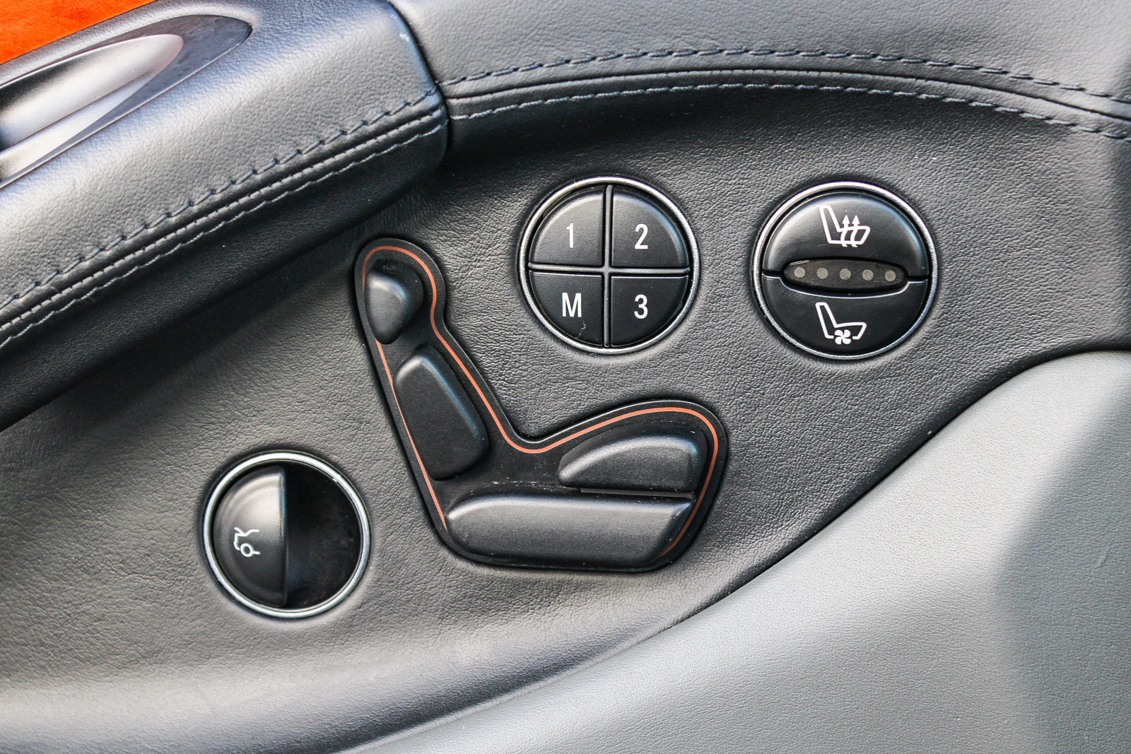 Used 2004 Mercedes-Benz SL 600 image 24