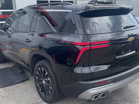 Used 2025 Chevrolet Traverse LT w/ Sun and Wheel Package AWD/4WD image 4